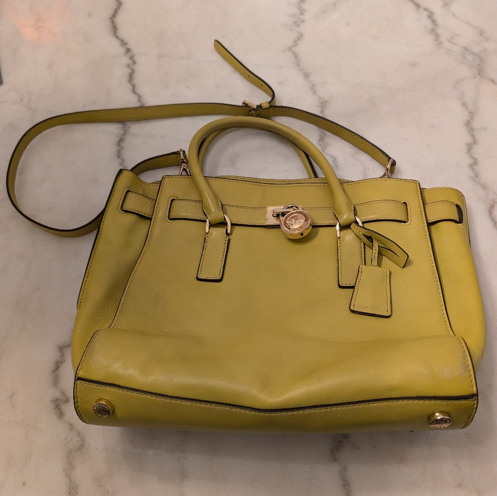 Beautiful MK bag (Perfect For Holiday Season)